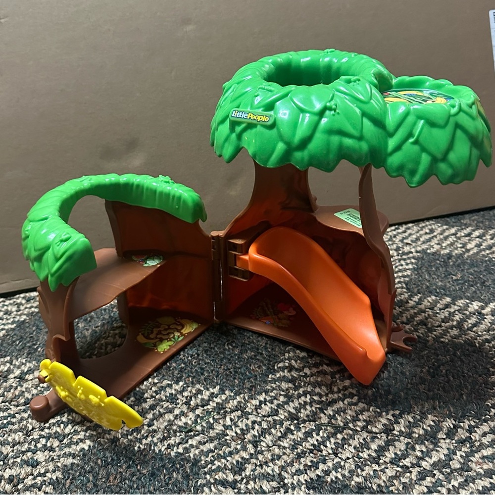 RARE Fisher Price Little People Animal TreeHouse